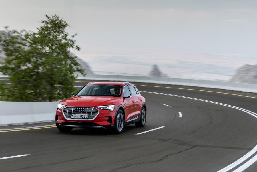 Audi e-tron 55 Quattro 2019 года  (WW) (фото 207 из 452)
